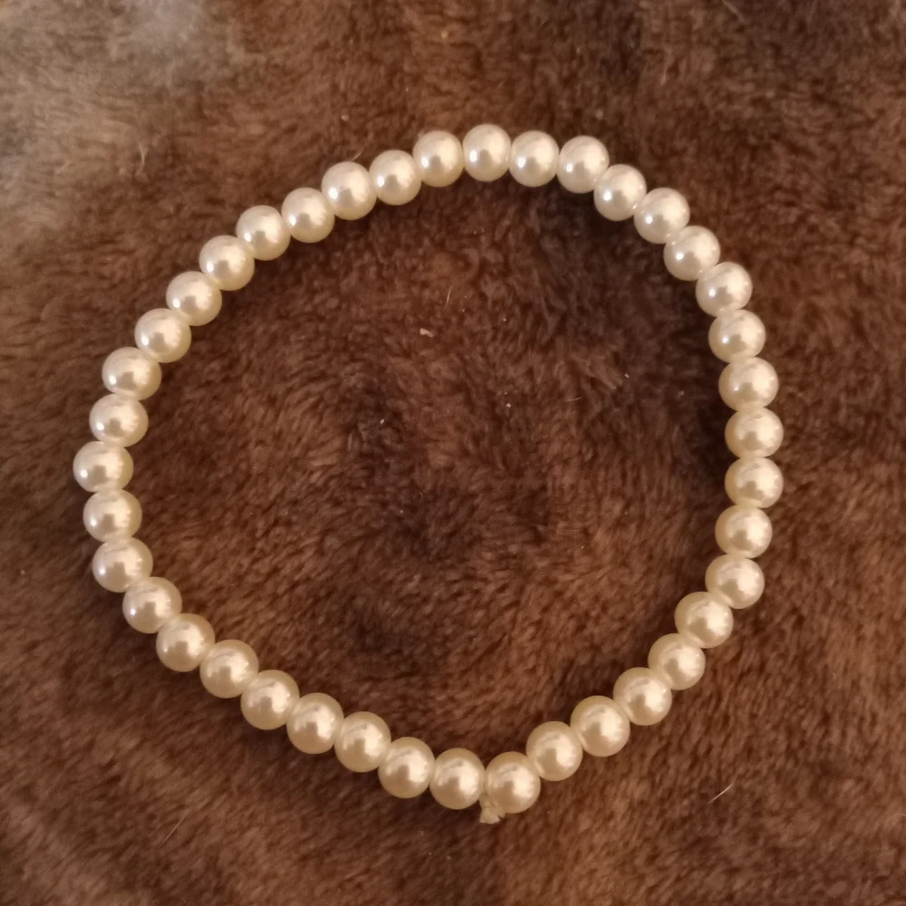 Bracelets - Picture 2 of 6